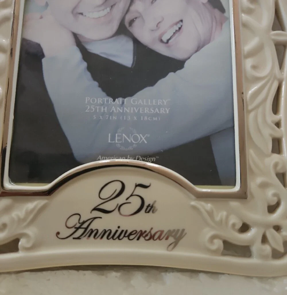 Lenox Ivory and Gold Accent Portrait Frame Box